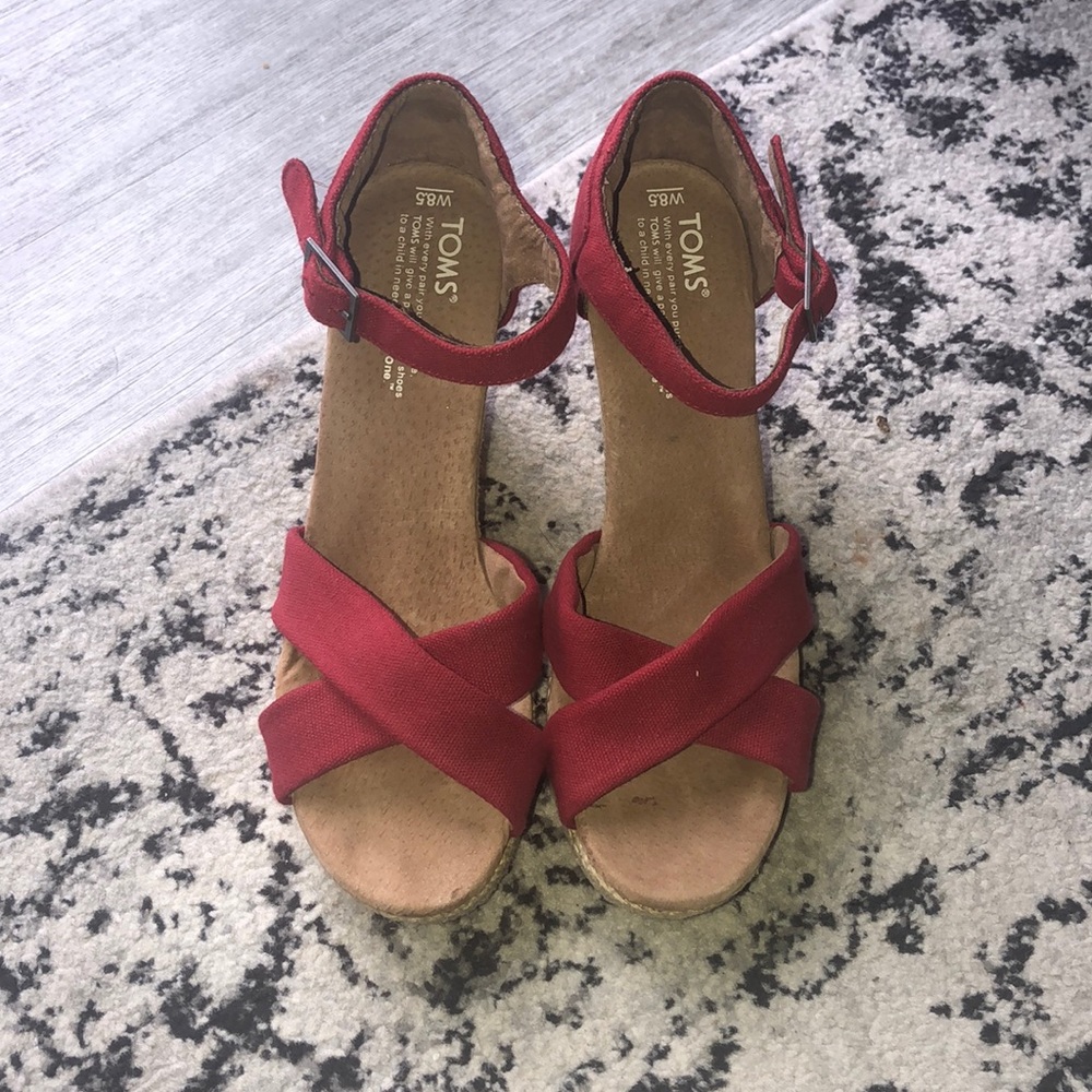 Tom’s Red Wedges